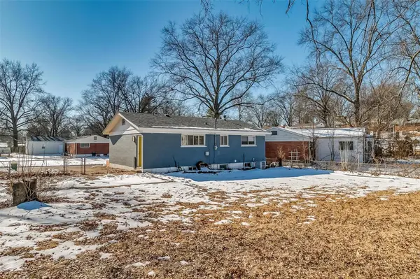 1735 Elkins DR, Dellwood, MO 63136