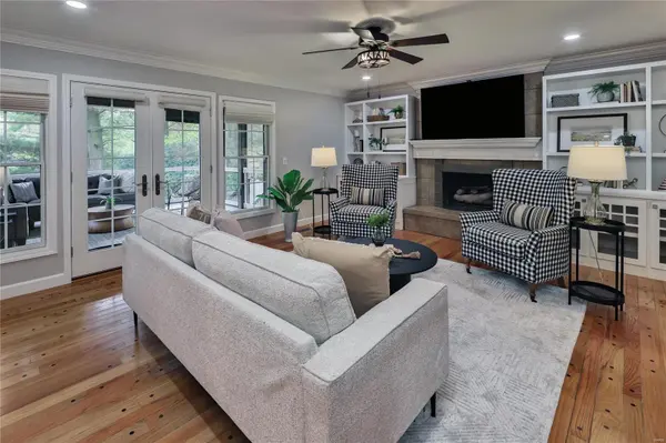 176 Marcrest DR, Chesterfield, MO 63017