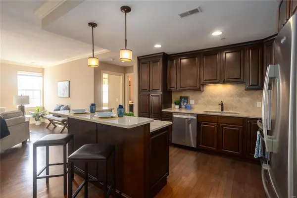 1151 Mill Crossing DR #204, Creve Coeur, MO 63141