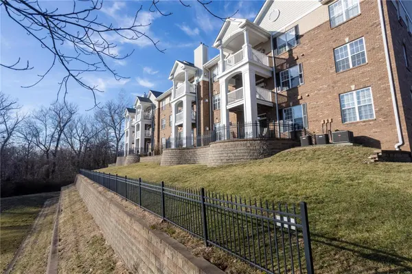 1151 Mill Crossing DR #204, Creve Coeur, MO 63141