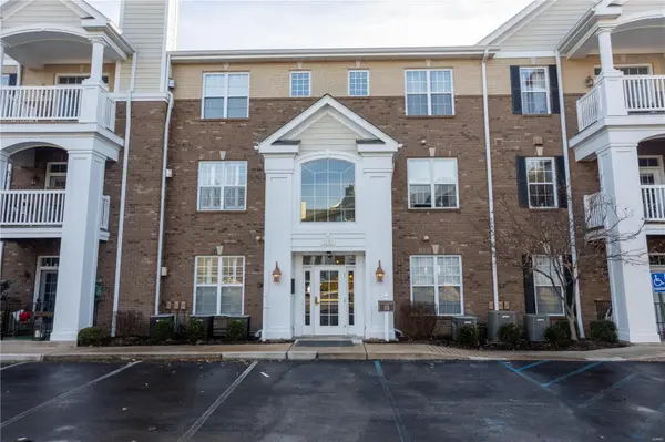1151 Mill Crossing DR #204,  Creve Coeur,  MO 63141