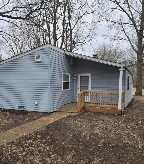 39 Lilac Street, Glen Carbon, IL 62034