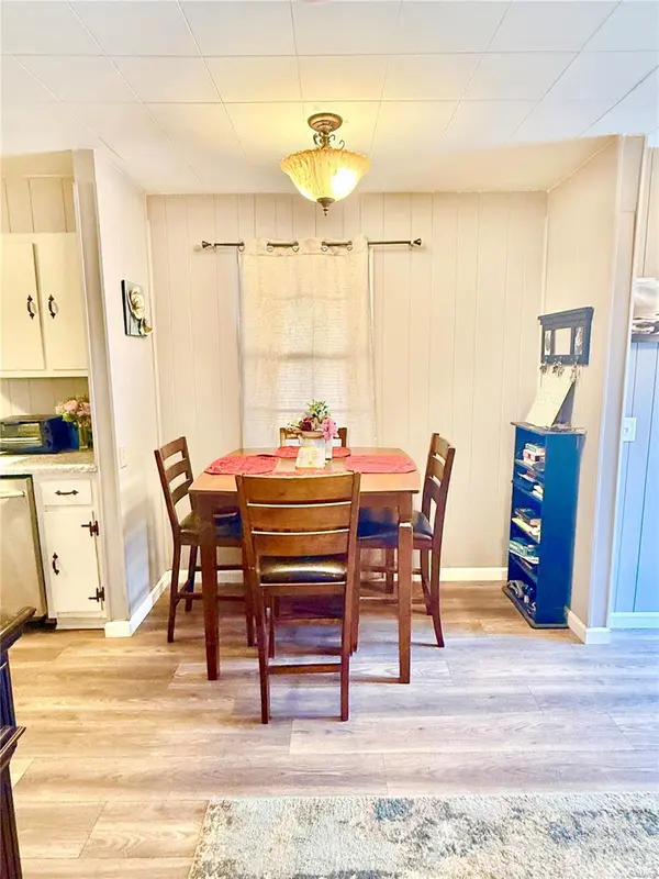 10104 DEMICK DR, Mineral Point, MO 63660