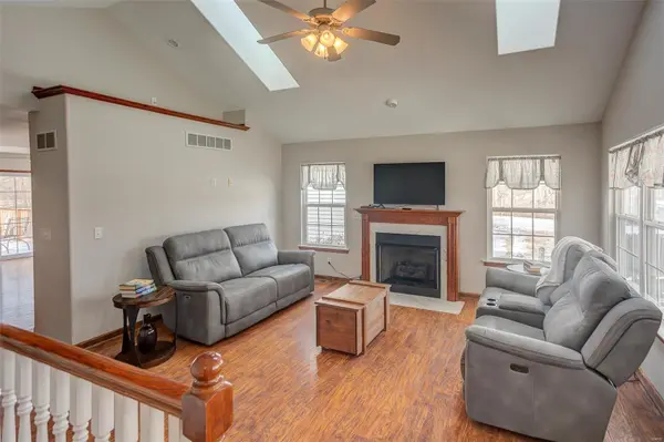 20455 Oak Rest RD, Brighton, IL 62012