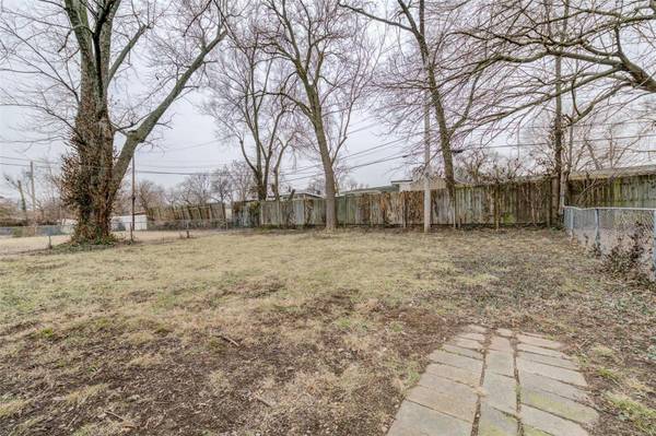 6811 Woodhurst DR, St Louis, MO 63134