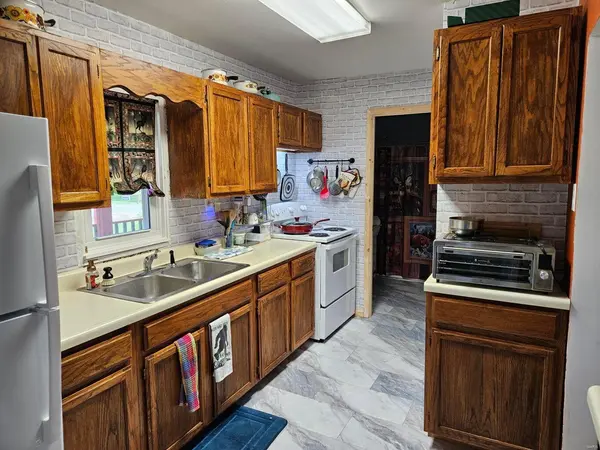 1001 N walnut ST, Willow Springs, MO 65793