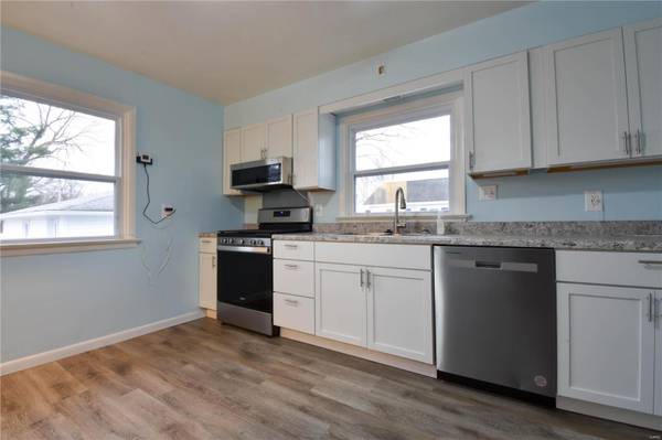1024 W Spring ST, Staunton, IL 62088