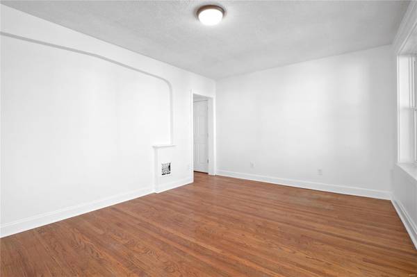 4462 Wallace ST, St Louis, MO 63116