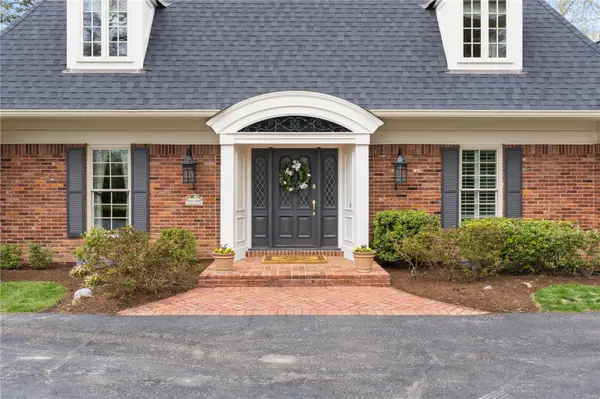 547 Tregaron PL, Frontenac, MO 63131
