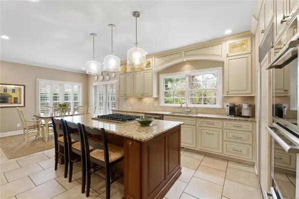 547 Tregaron PL, Frontenac, MO 63131