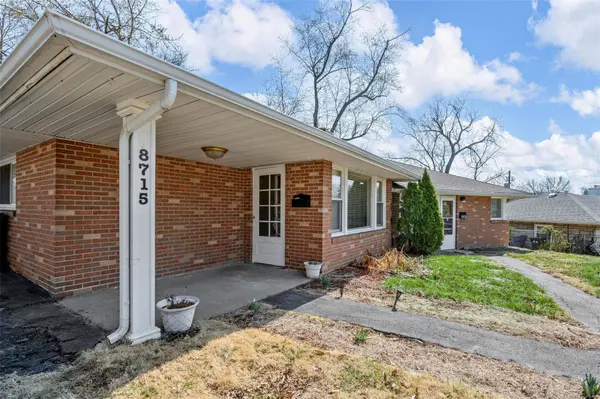 8713 Maryknoll AVE, St Louis, MO 63114