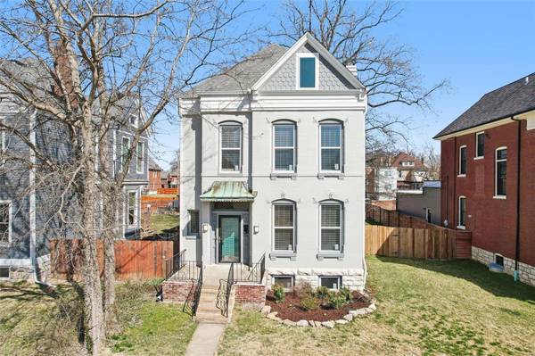 6033 Clemens AVE, St Louis, MO 63112