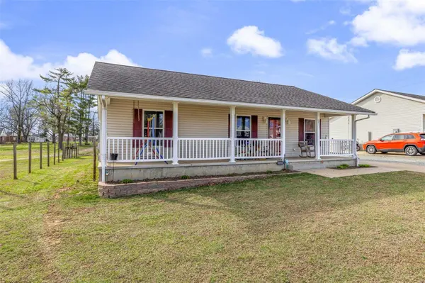 1211 Perrine RD, Farmington, MO 63640