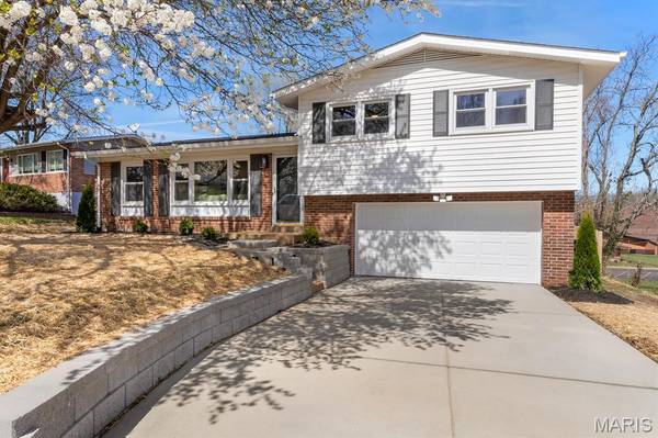1307 Wyncrest DR, Ballwin, MO 63011