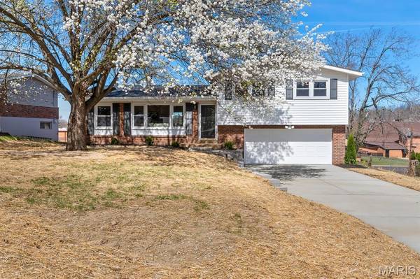 1307 Wyncrest DR, Ballwin, MO 63011