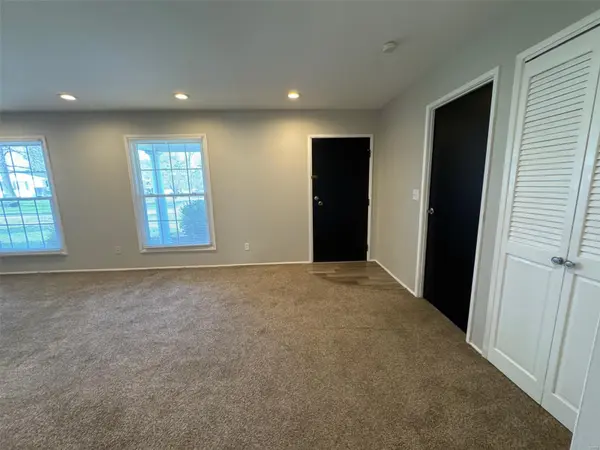 6450 Killbrock DR, Florissant, MO 63033