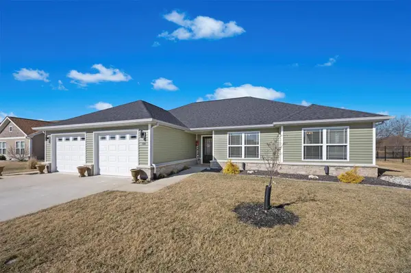 100 Crescent View LN, Highland, IL 62249