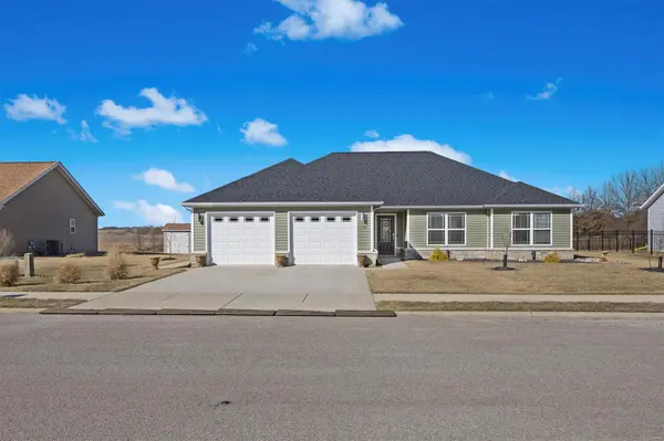 100 Crescent View LN,  Highland,  IL 62249