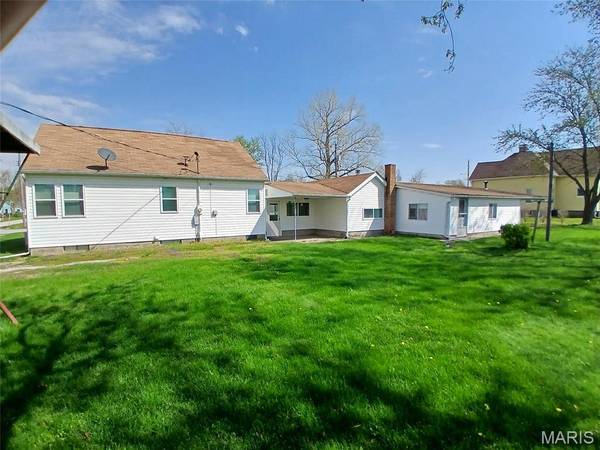 508 W Deck ST, New Douglas, IL 62074