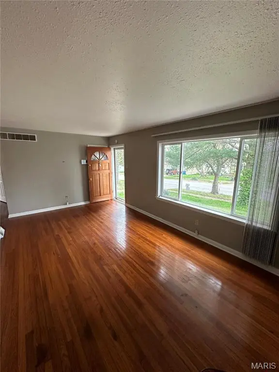 1005 Edgehill, Ferguson, MO 63135