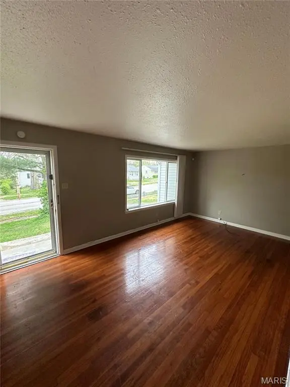 1005 Edgehill, Ferguson, MO 63135