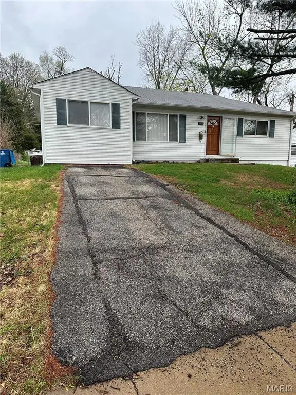 1005 Edgehill, Ferguson, MO 63135