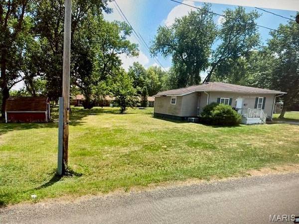 834 N Easton ST, Staunton, IL 62088