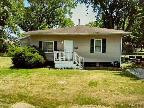 834 N Easton ST, Staunton, IL 62088