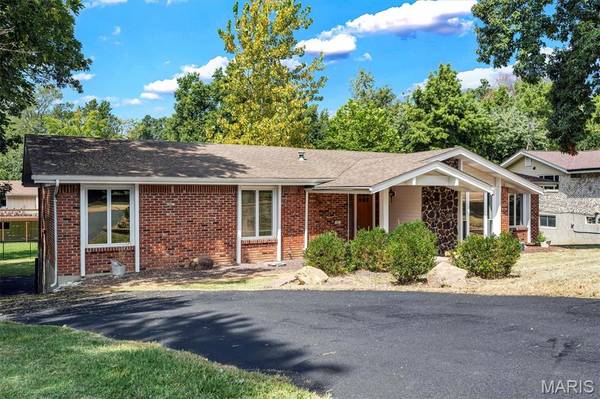 605 Forrester DR, Ballwin, MO 63011