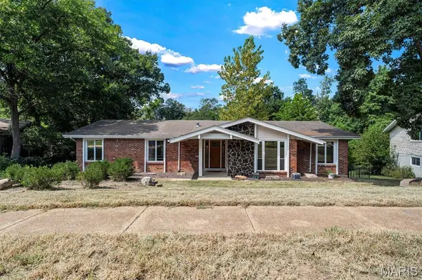 605 Forrester DR, Ballwin, MO 63011