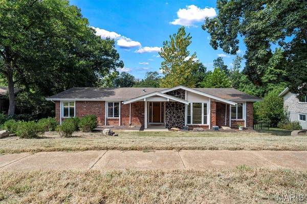 605 Forrester DR, Ballwin, MO 63011