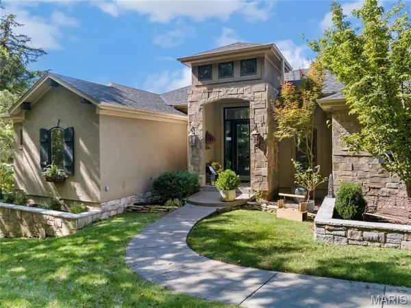 302 Country Ridge DR, Camdenton, MO 65020