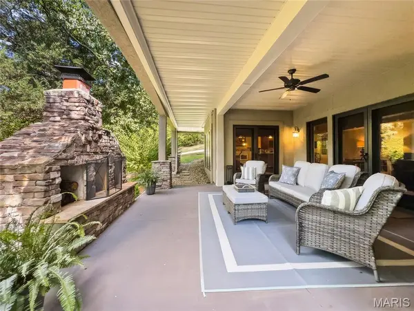 302 Country Ridge DR, Camdenton, MO 65020