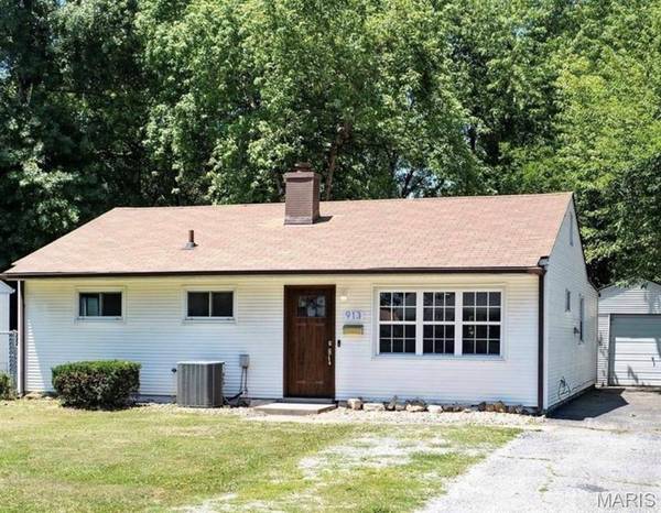 913 N 38th ST, Belleville, IL 62226