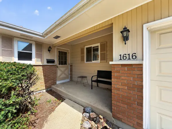1616 Margaret LN, Dekalb, IL 60115
