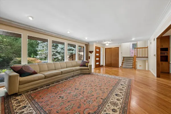 1655 Forest DR, Glenview, IL 60025