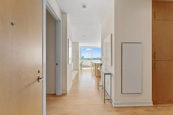 3209 Galleria #1003, Edina, MN 55435