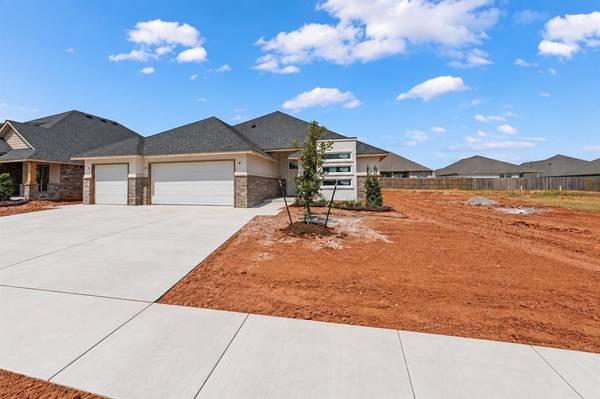 11717 SW 48th ST, Mustang, OK 73064