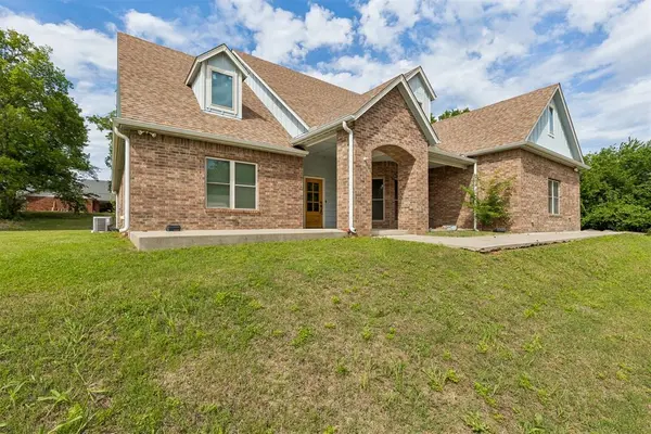 551 W 9th AVE, Bristow, OK 74010