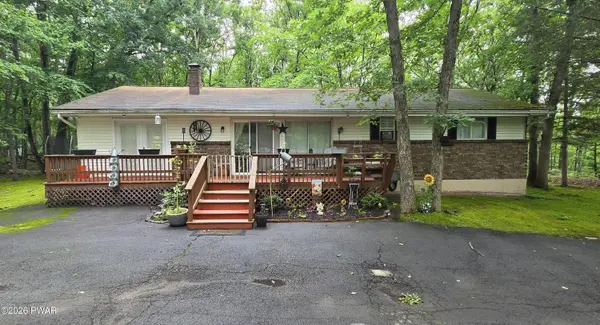 100 Longridge DR, Hawley, PA 18428