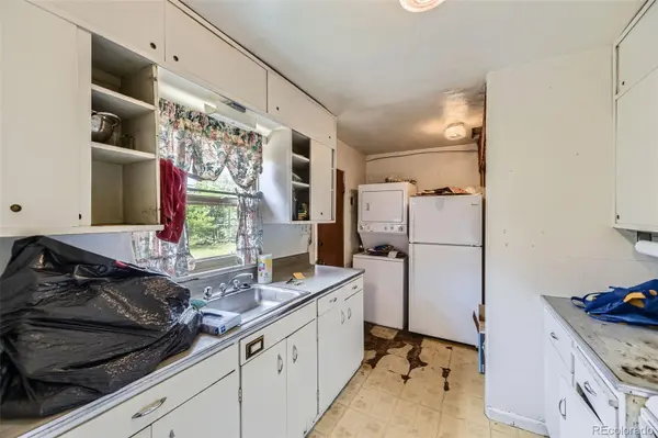 10040 W 13th PL, Lakewood, CO 80215