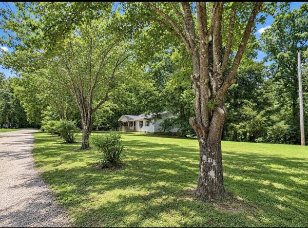 193A A W Schmidt Rd, Tennessee Ridge, TN 37178