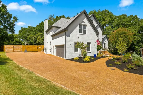1004 Cross Creek Ct, Hendersonville, TN 37075