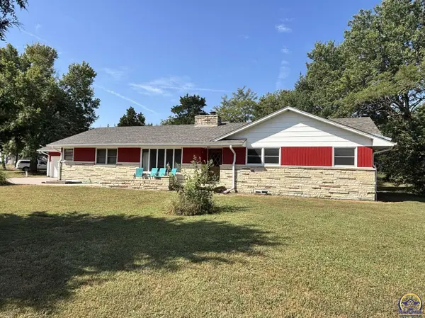 1661 90th St, Peabody, KS 66866