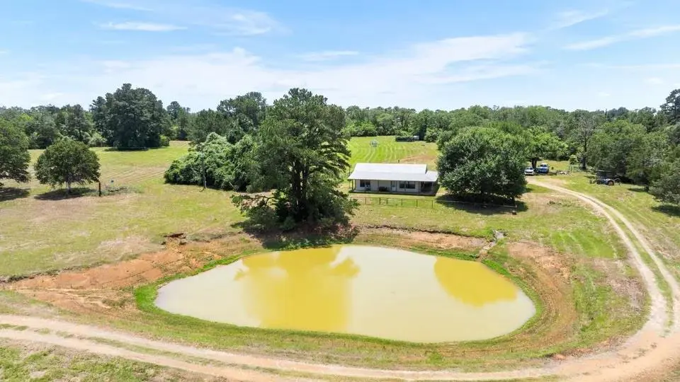 146 Split Oak RD, Smithville, TX 78957