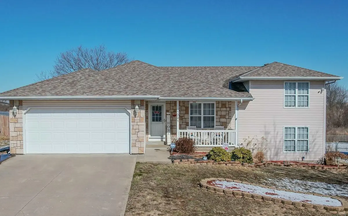 1321 Nathaniel DR, Lebanon, MO 65536