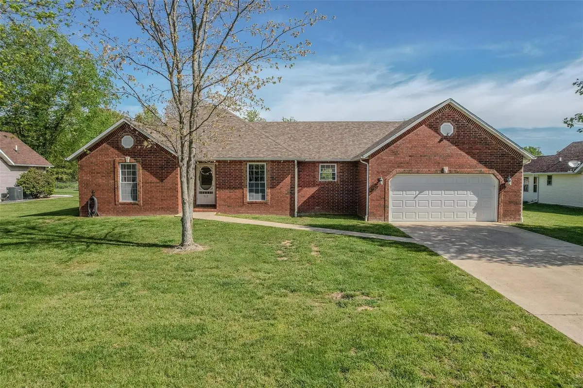 917 Daytona DR, Lebanon, MO 65536