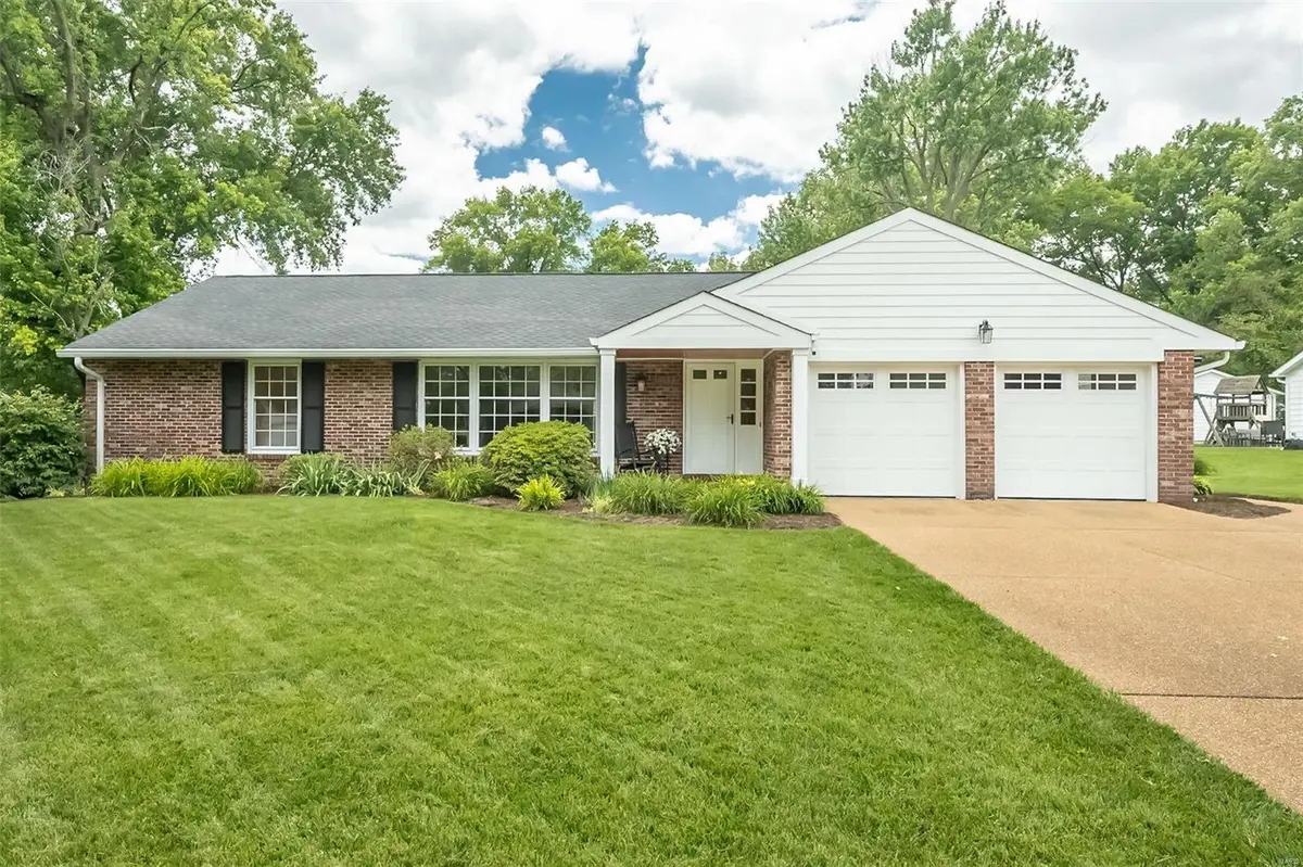 1714 Black Twig LN, Kirkwood, MO 63122