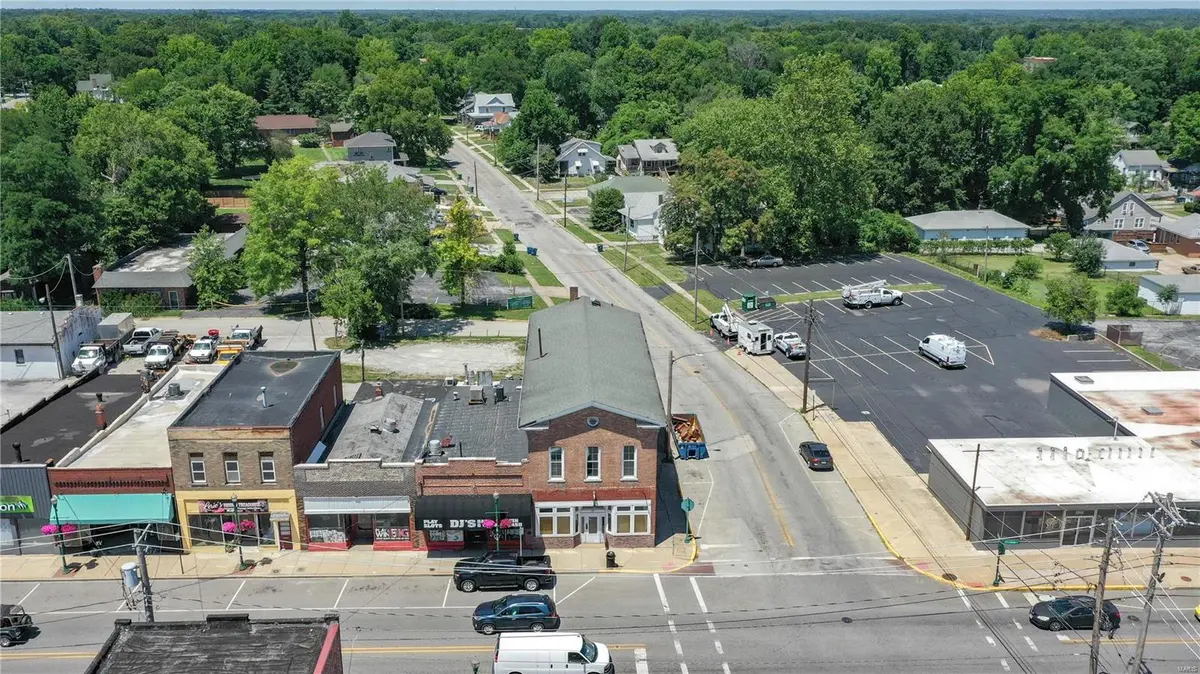 2528 College AVE, Alton, IL 62002