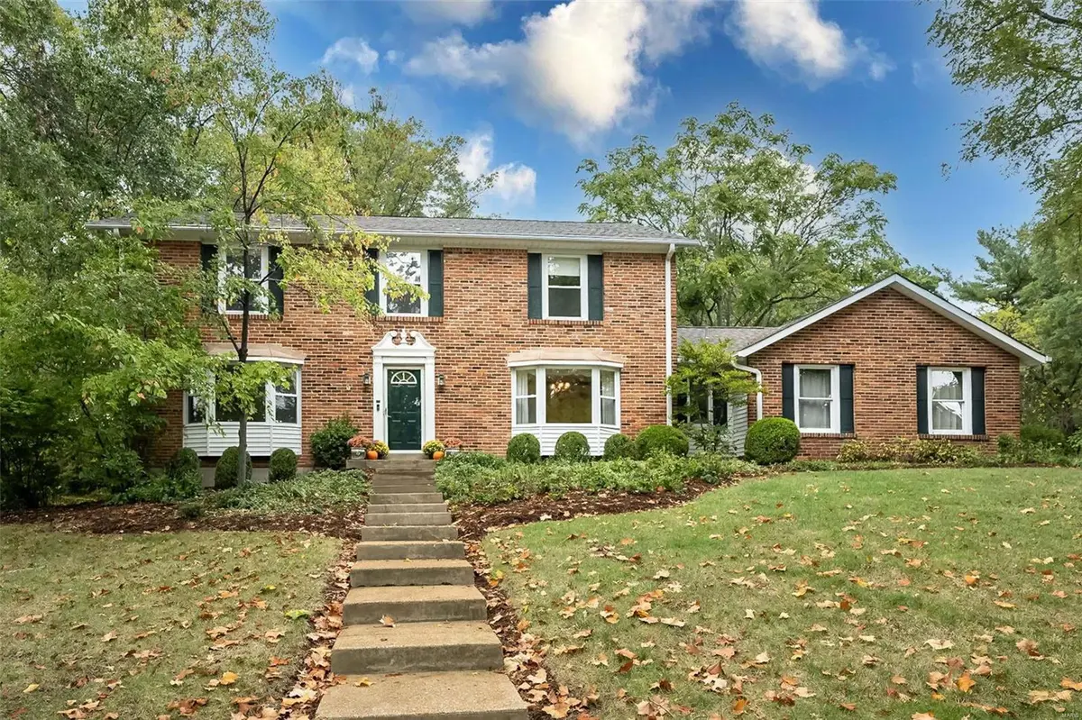 1781 Lynkirk LN, Kirkwood, MO 63122